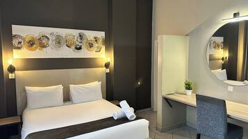 Dobbeltrom – executive | Safe på rommet, skrivebord og skrivebord for bærbar PC