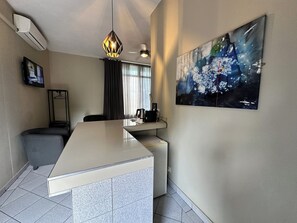 Executive Double Room | Private kitchenette | Coffee/tea maker, electric kettle - N1 Hotel Samora Machel Harare (Harare)