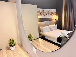 Executive Double Room | Bathroom | Shower, towels - N1 Hotel Samora Machel Harare (Harare)