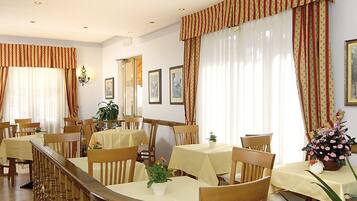 Mittagessen und Abendessen, lokale KĂŒche