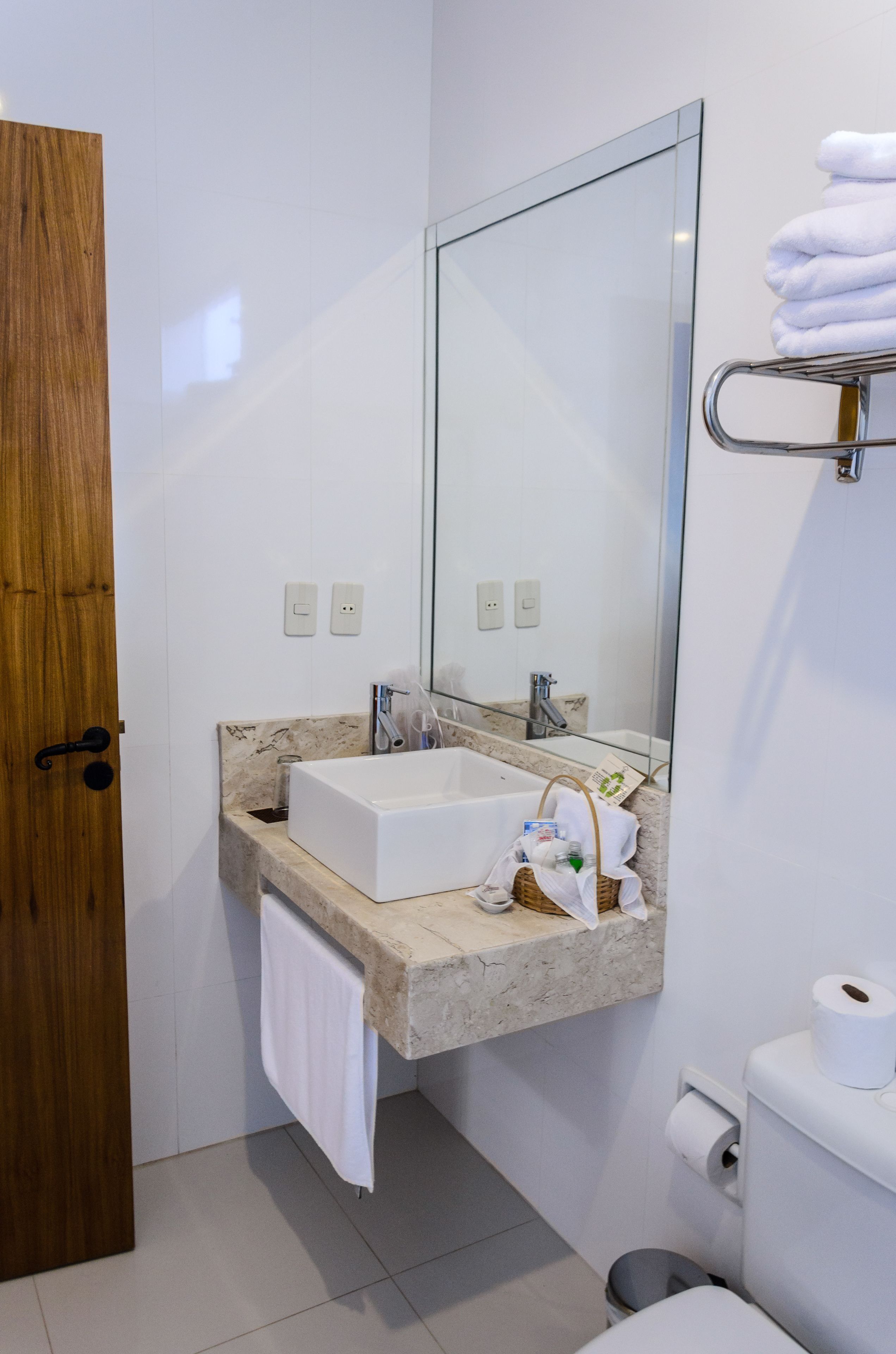 comfort suite, 2 single beds | bathroom sink
