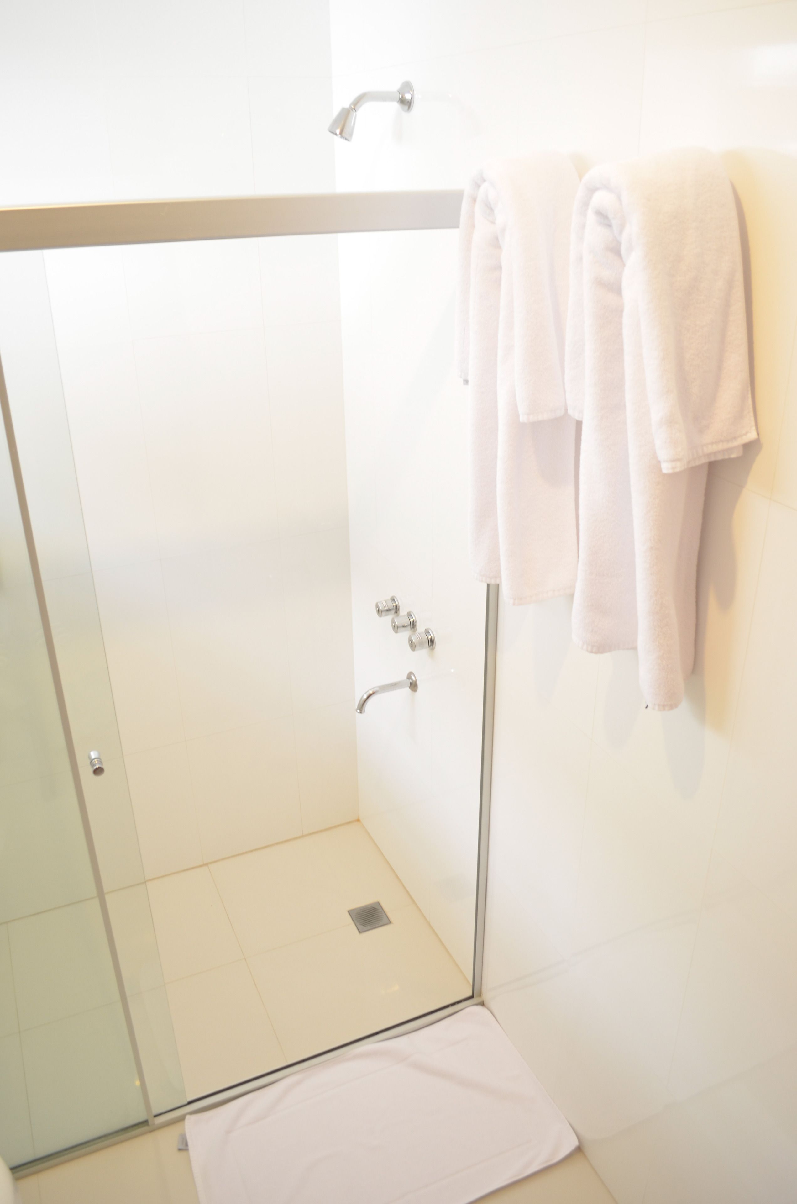 comfort suite, 2 single beds | minibar, in-room safe, individually decorated, individually furnished