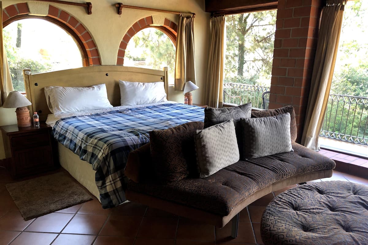 Honeymoon Studio Suite