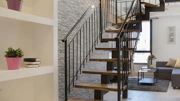 Penthouse, 3 Bedrooms | Staircase