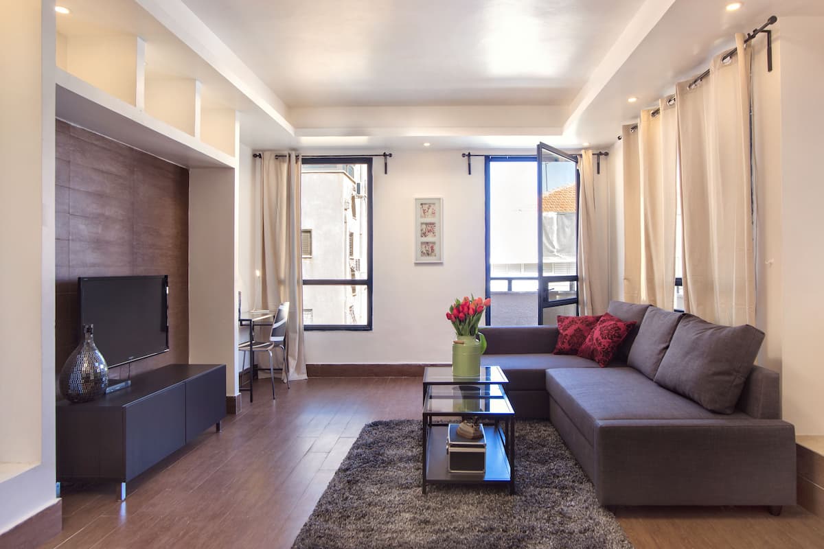 Apartment, 2 Bedrooms, City View | Living area