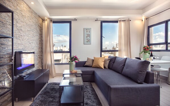 Penthouse, 3 Bedrooms | Living room