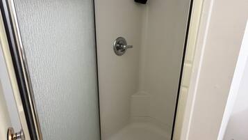 Basic Single Room, 1 Double Bed | Bathroom | Shower, free toiletries, towels