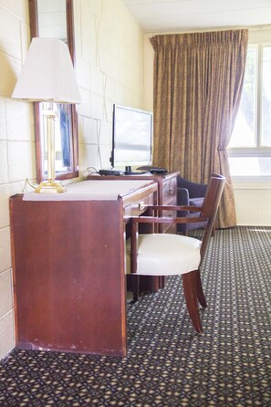 In-room business center - Riverview Motel (Haldimand County)