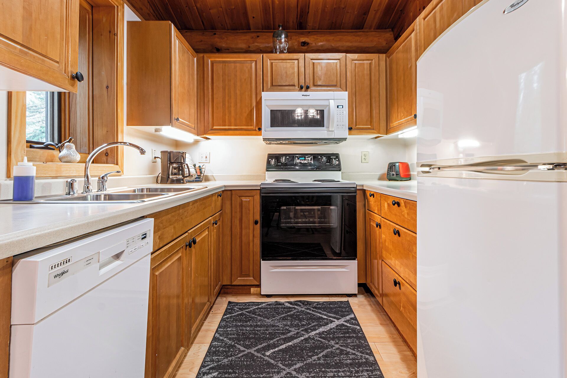 cabin, private bathroom (cabin 14) | private kitchen | fridge, microwave, coffee/tea maker