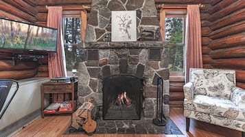 Cabin, Private Bathroom (Cabin 11) | Living area