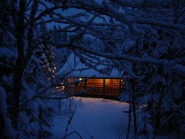 Fachada de la propiedad por la tarde o noche