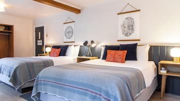 Habitación, baño privado (Room 209) | 1 habitación, decoración personalizada y muebles diferentes