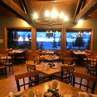 Se sirven desayunos, almuerzos y cenas; cocina americana