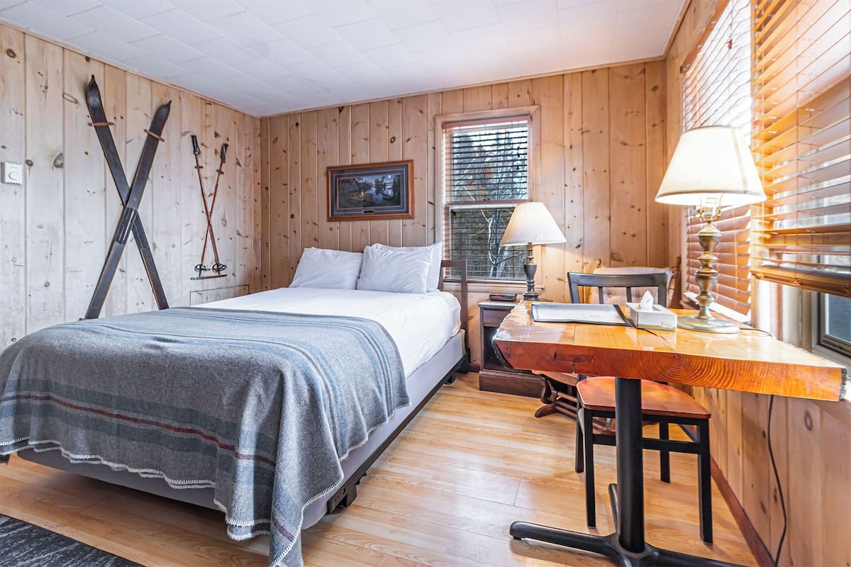 Kamer, privébadkamer (Motel 5C) | 1 slaapkamer, individueel gedecoreerd, individueel gemeubileerd