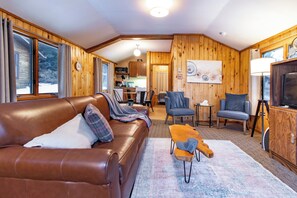 Living area - Cascade Lodge (Lutsen)