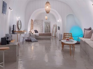 In-room safe, iron/ironing board, free WiFi, bed sheets - Exclusive Suites (Santorini)