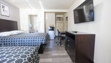 Habitación estándar, 2 camas Queen size | Escritorio, tabla de planchar con plancha, wifi gratis y ropa de cama