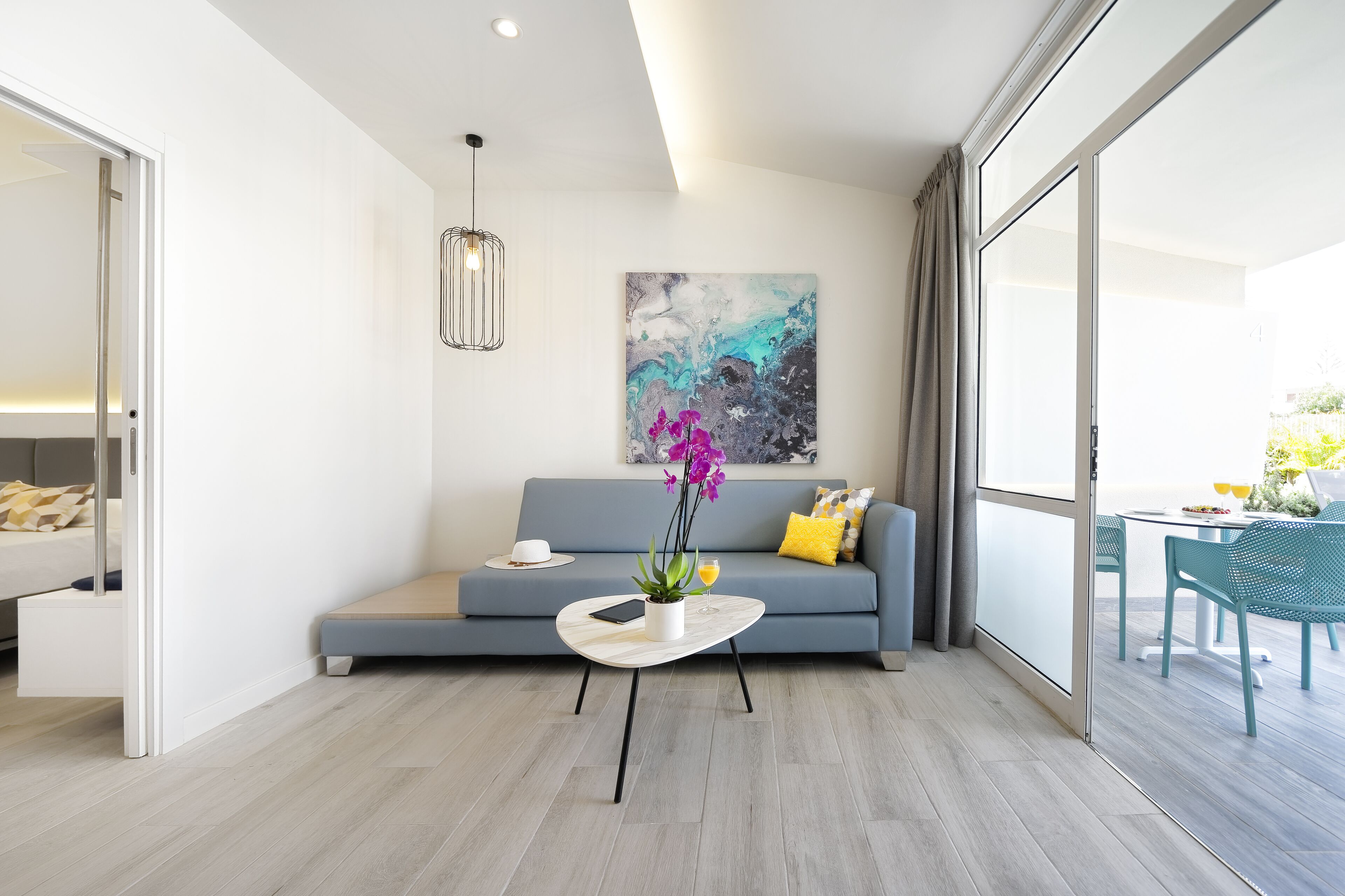 Työpöytä, ilmainen Wi-Fi, vuodevaatteet