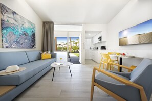 Escritorio, wifi gratis y ropa de cama 