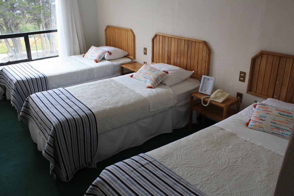Chambre Triple Standard | Coffres-forts dans les chambres, rideaux occultants, Wi-Fi gratuit