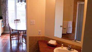 Loft, 1 Queen, 2 Double, and 1 Sofabed, 2 Bathrooms, Kitchenette | Bathroom