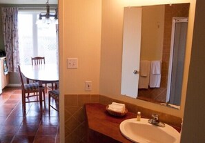 Loft, 1 Queen, 2 Double, and 1 Sofabed, 2 Bathrooms, Kitchenette | Bathroom