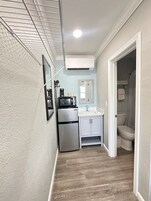 Artículos de tocador gratuitos, secador de pelo, toallas