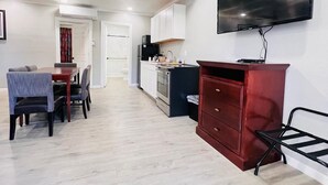 Deluxe Family Room, Two Bedrooms Apartments | Living area | Flat-screen TV - Sunshine Inn & Suites Venice, FL (Venice)