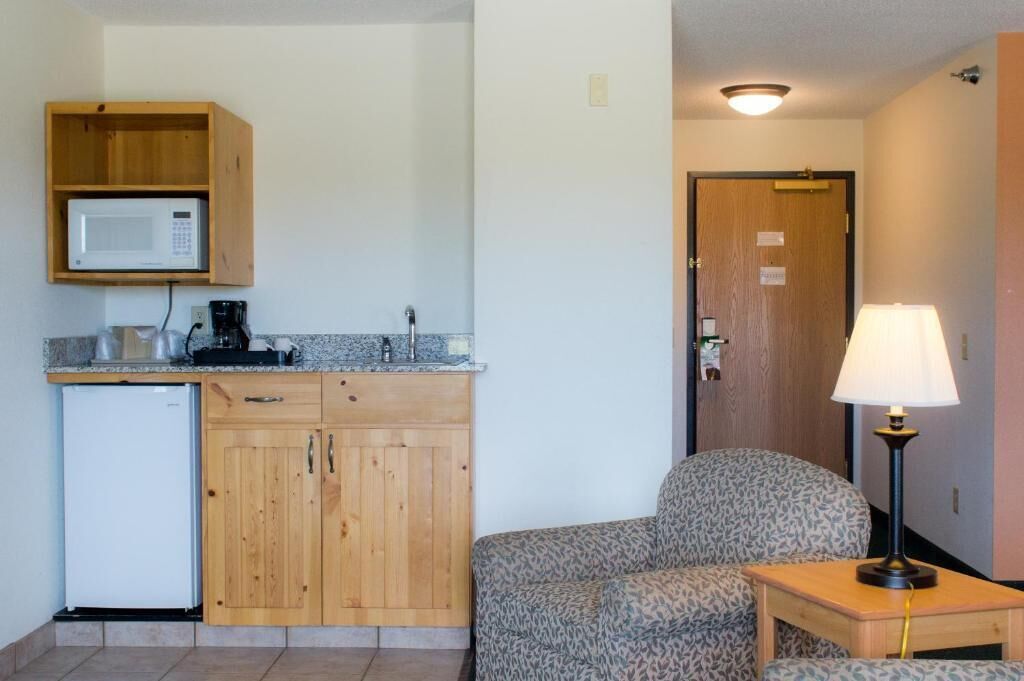 desk, iron/ironing board, free wifi