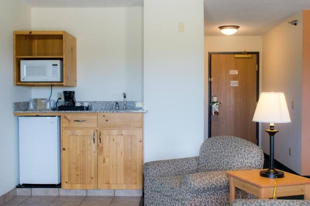 desk, iron/ironing board, free wifi