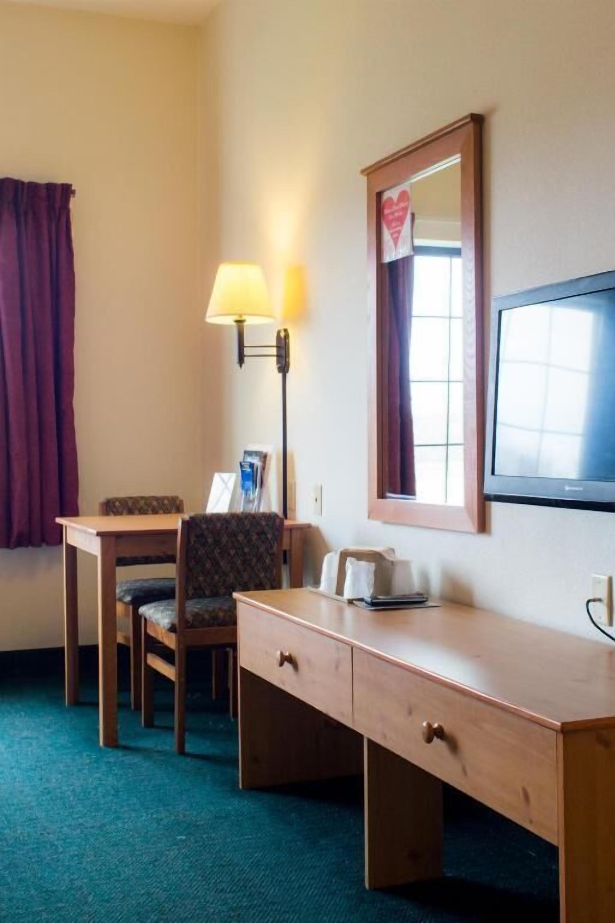 desk, iron/ironing board, free wifi