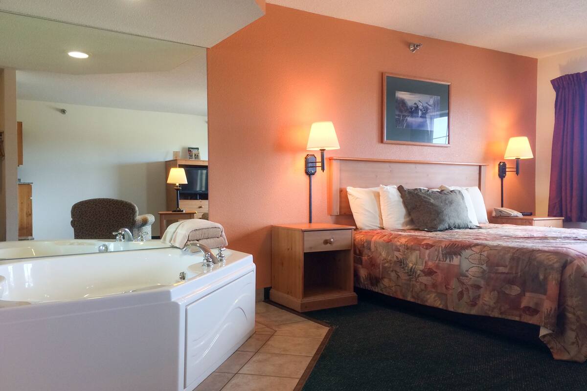 desk, iron/ironing board, free wifi