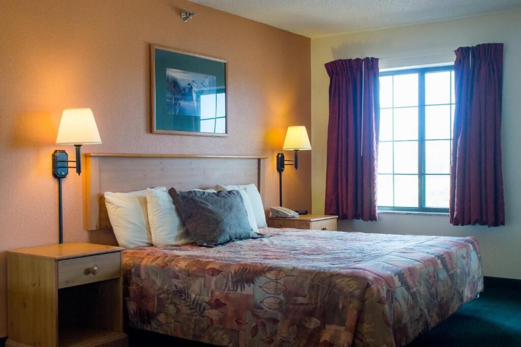 desk, iron/ironing board, free wifi