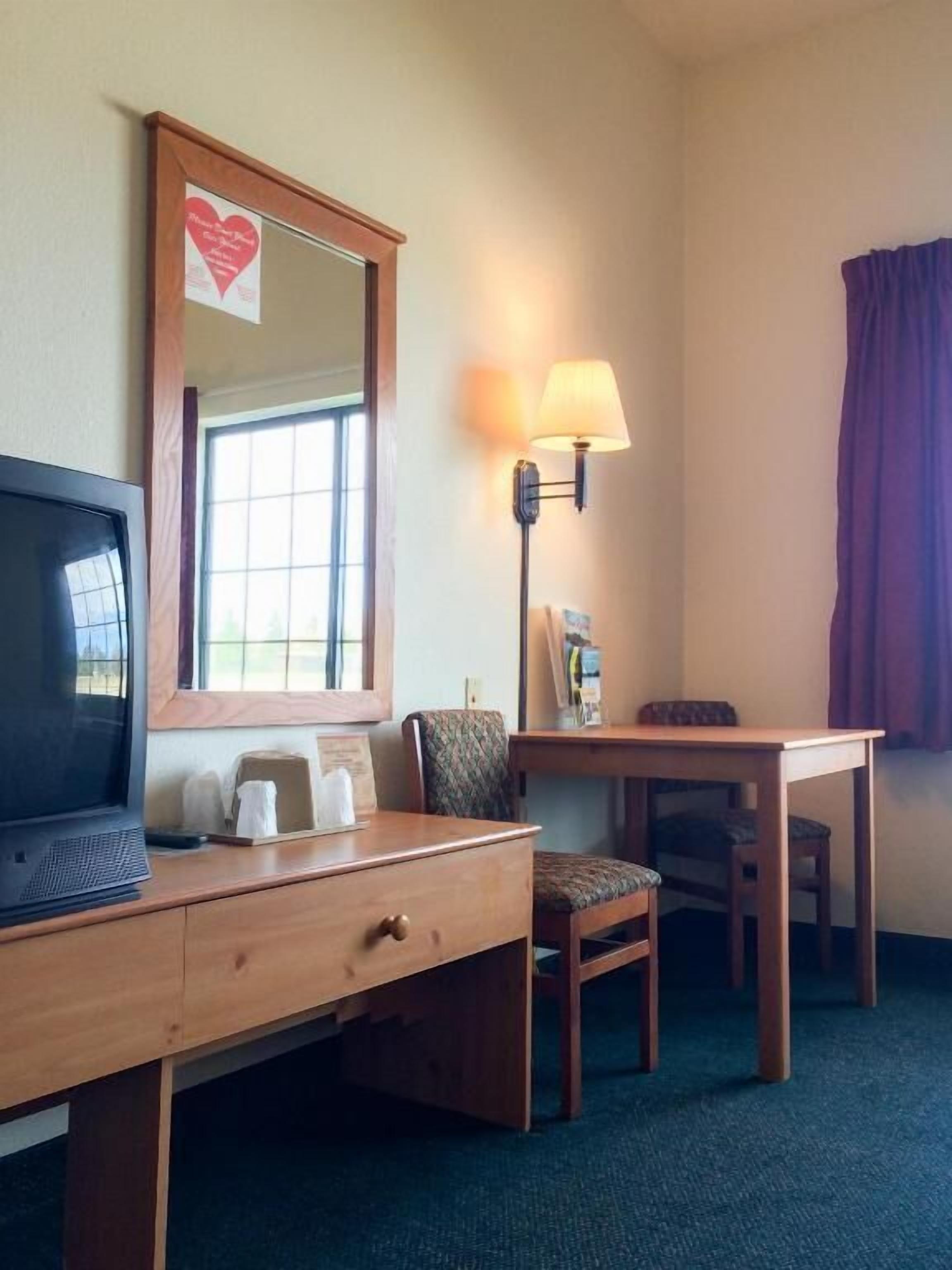 desk, iron/ironing board, free wifi