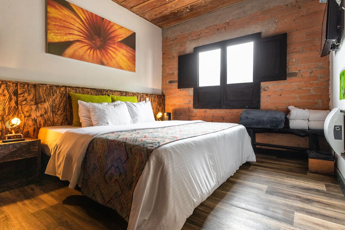 Senior Room | Free WiFi, bed sheets