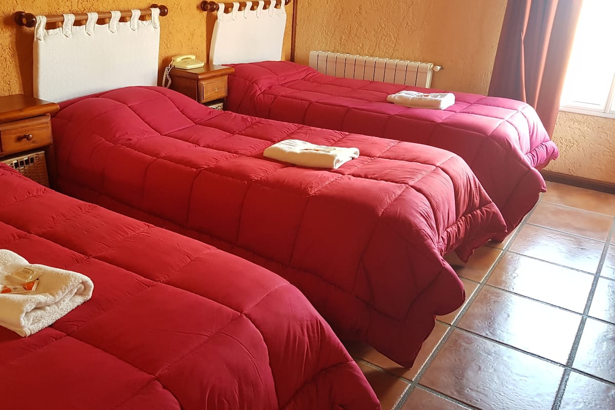 Standard Triple Room | Desk, bed sheets