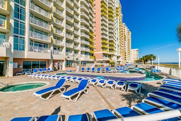 2 indoor pools, 3 outdoor pools