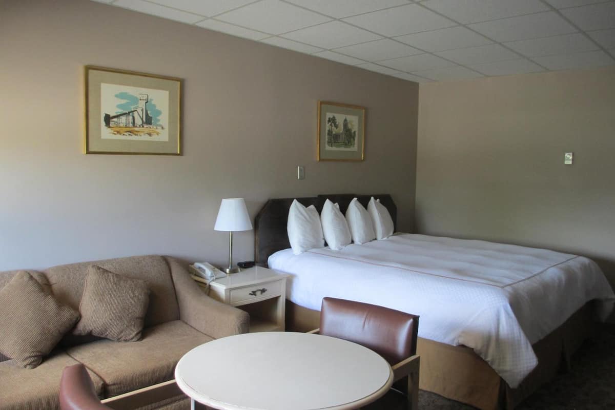 1 bedroom, desk, free wifi, bed sheets