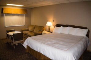 Deluxe Studio | Desk, free WiFi, bed sheets - Balmer Hotel (Red Lake)