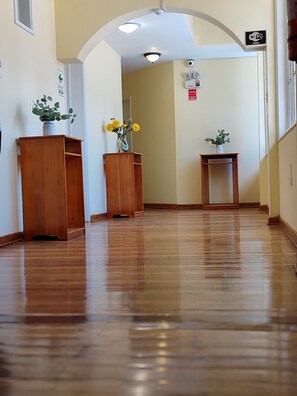 24-inch flat-screen TV with cable channels, TV - Serra Nova (Baños del Inca)