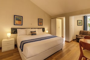 Premium bedding, minibar, in-room safe, desk - Hotel Serra Nova (Baños del Inca)