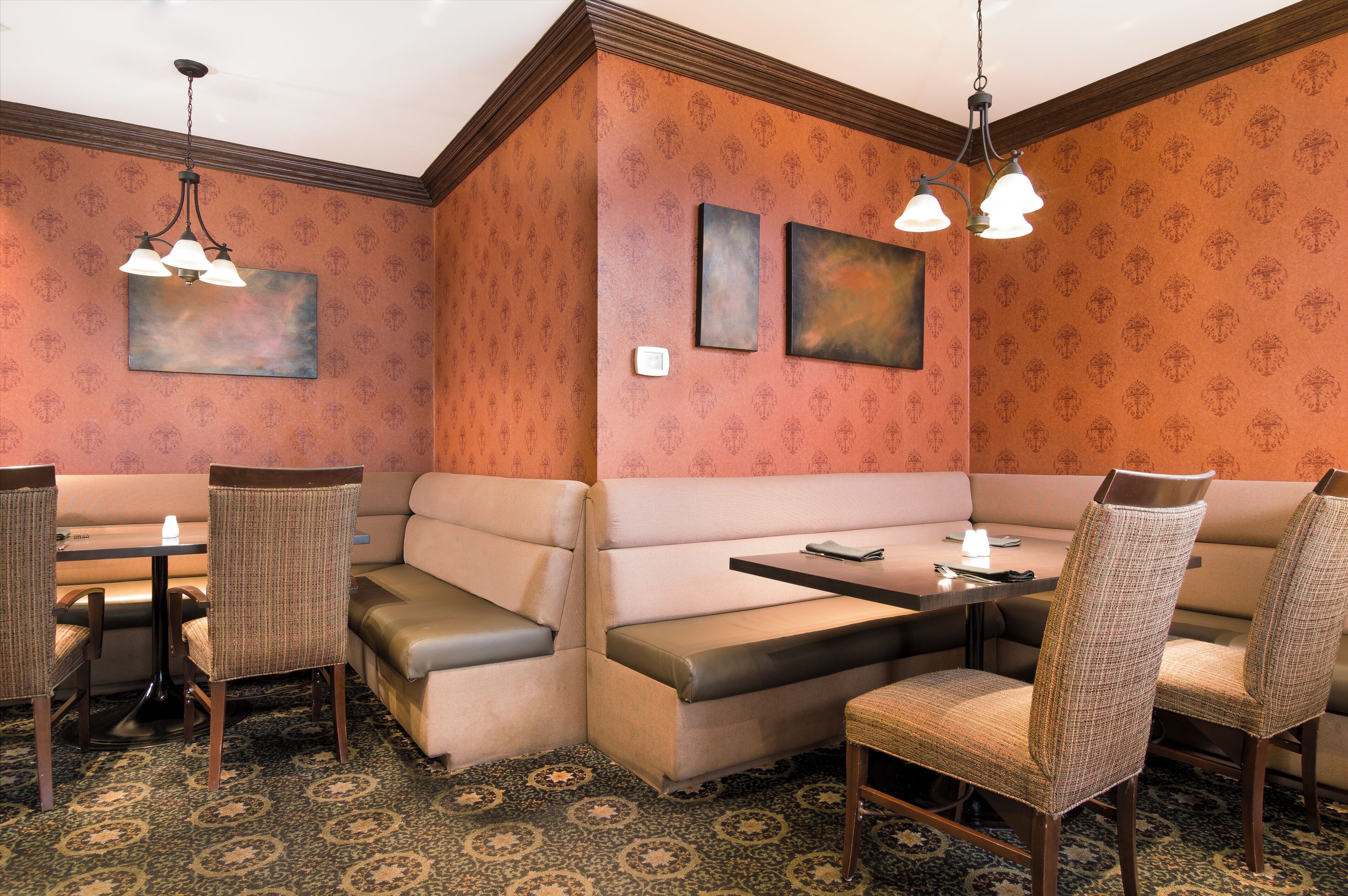 breakfast, lunch, dinner served; american cuisine