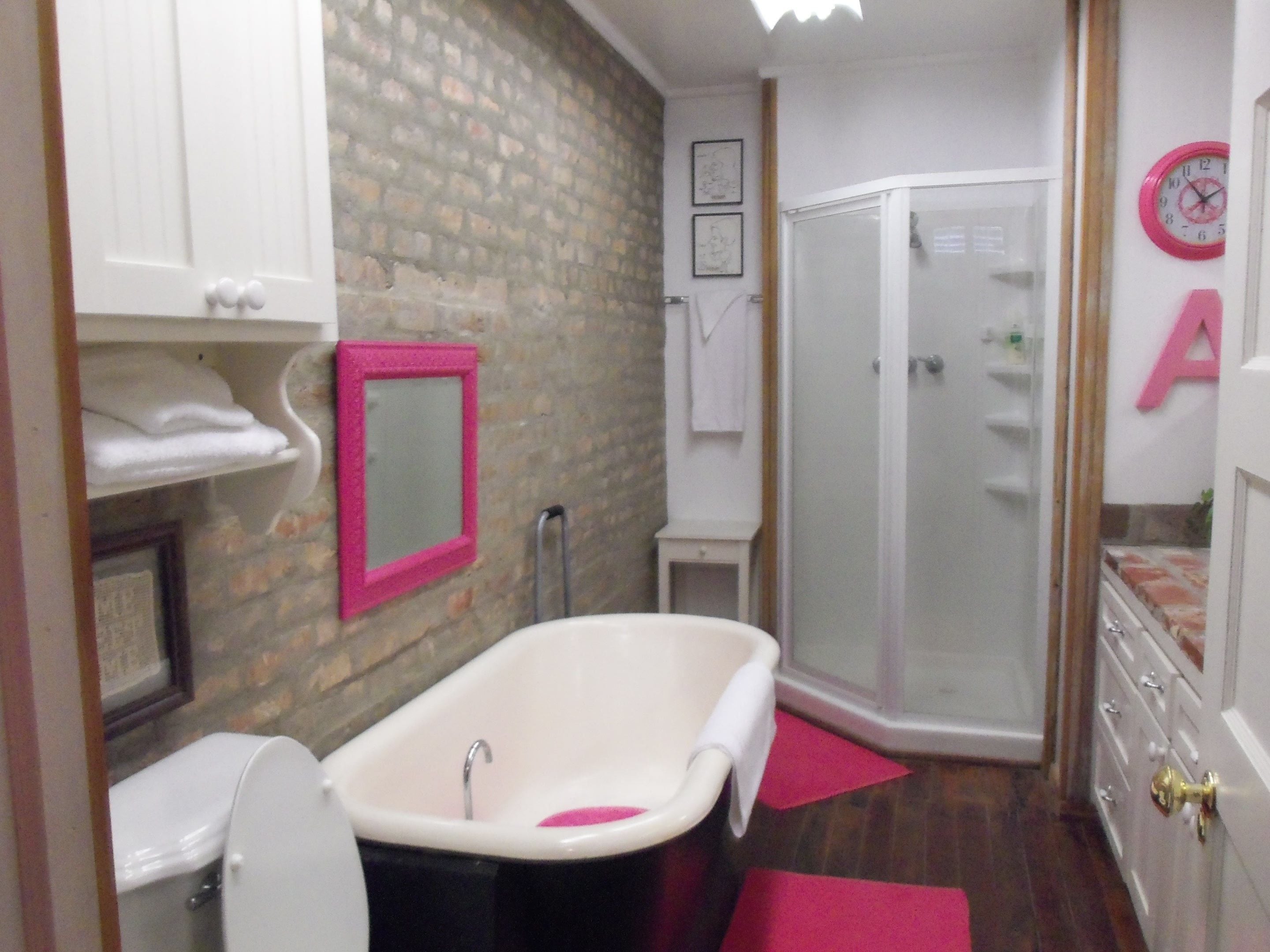Basic Suite, 1 King Bed with Sofa bed | Bathroom | Combined shower/bathtub, hair dryer