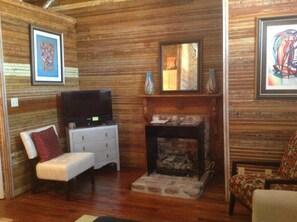 Flat-screen TV - The Main Street Hotel (Yazoo City)