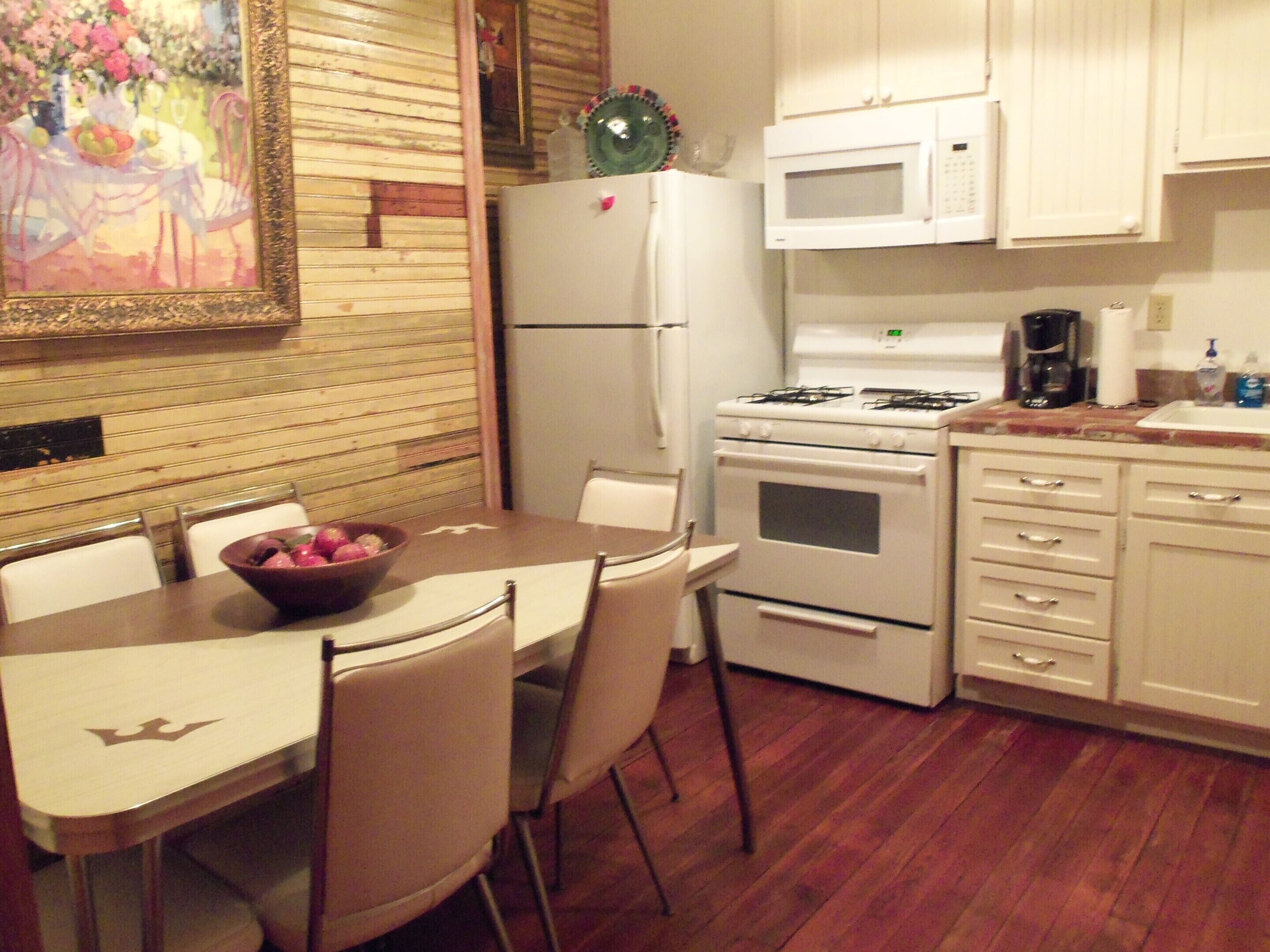 basic suite, 1 king bed with sofa bed | living area | flat-screen tv