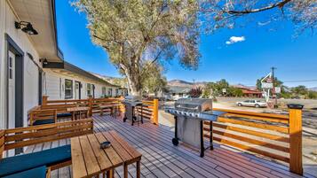 Executive Room, 1 King Bed, Non Smoking | Terrace/patio