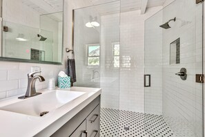 Bathroom - West Walker Motel (Coleville)