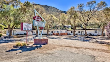 A West Walker Motel with a signboard indicating amenities like satellite TV, HBO, WiFi, and a coffee shop.