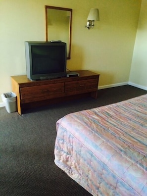 Room, 1 King Bed | Free WiFi - Casino Inn (Absecon)