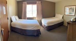Family Suite, 2 Bedrooms (2 Full Beds and 2 Queen Beds) | 1 bedroom, desk, free WiFi, bed sheets - Rawlins Western Lodge (Rawlins)